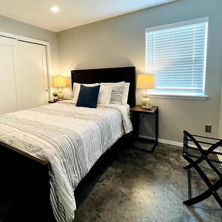 Evie'S Campus-Close 2 Bedroom Luxury Oklahoma City Exterior foto