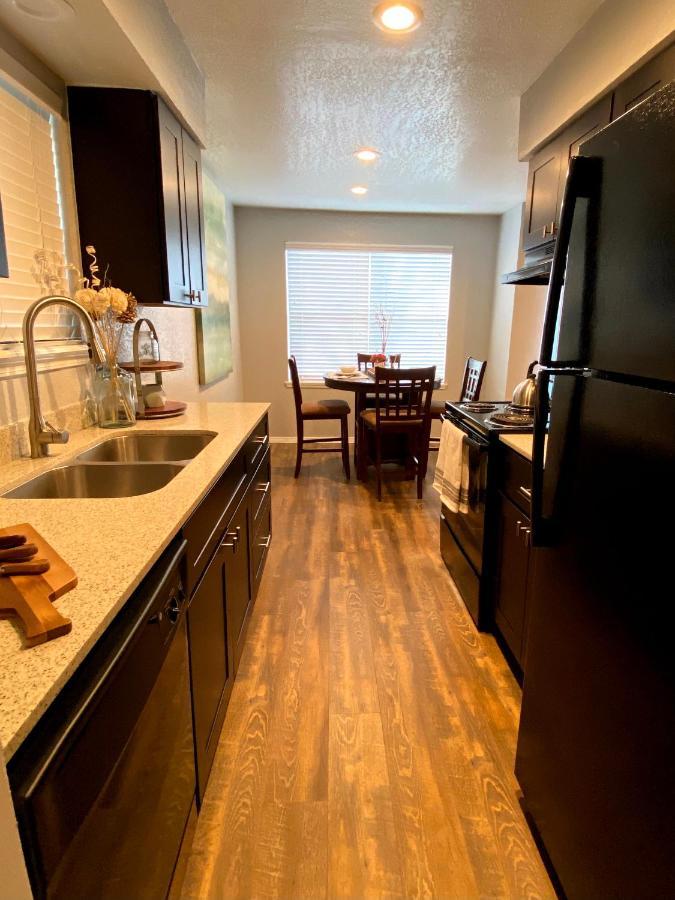Evie'S Campus-Close 2 Bedroom Luxury Oklahoma City Exterior foto